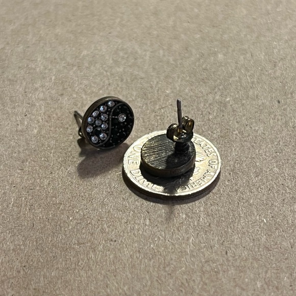 Lucky Brand - Yin and yang earrings - small gold with black & silver stones - Picture 7 of 7